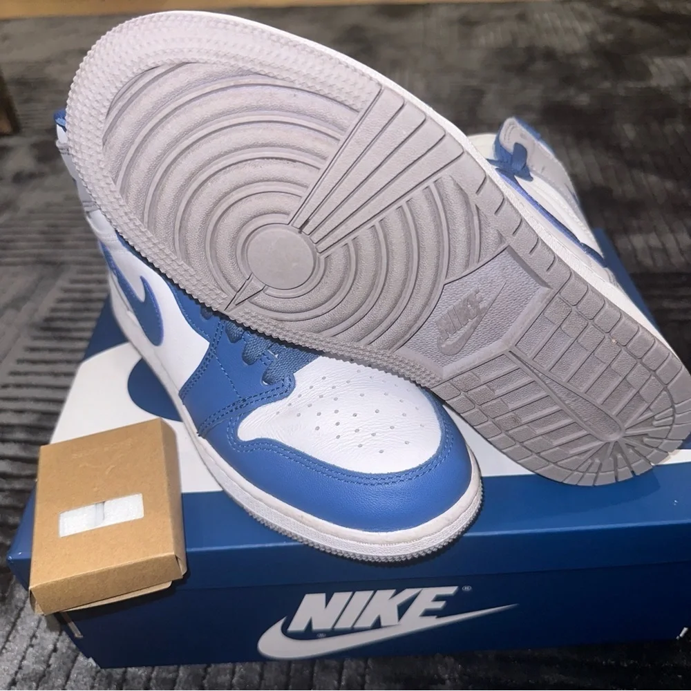 AIR JORDAN 1 RETRO HIGH OG FD1437 410 TRUE BLUEWHITE-CEMENT GREY VRAI BLEU/GRIS